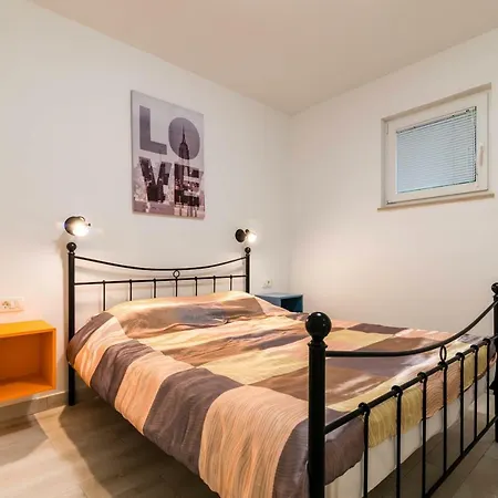 Apartman Paola プーラ