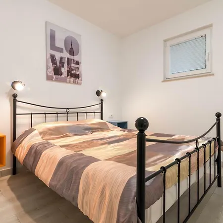 Apartman Paola アパート