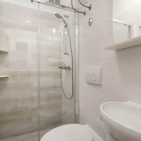 Apartman Paola アパート *